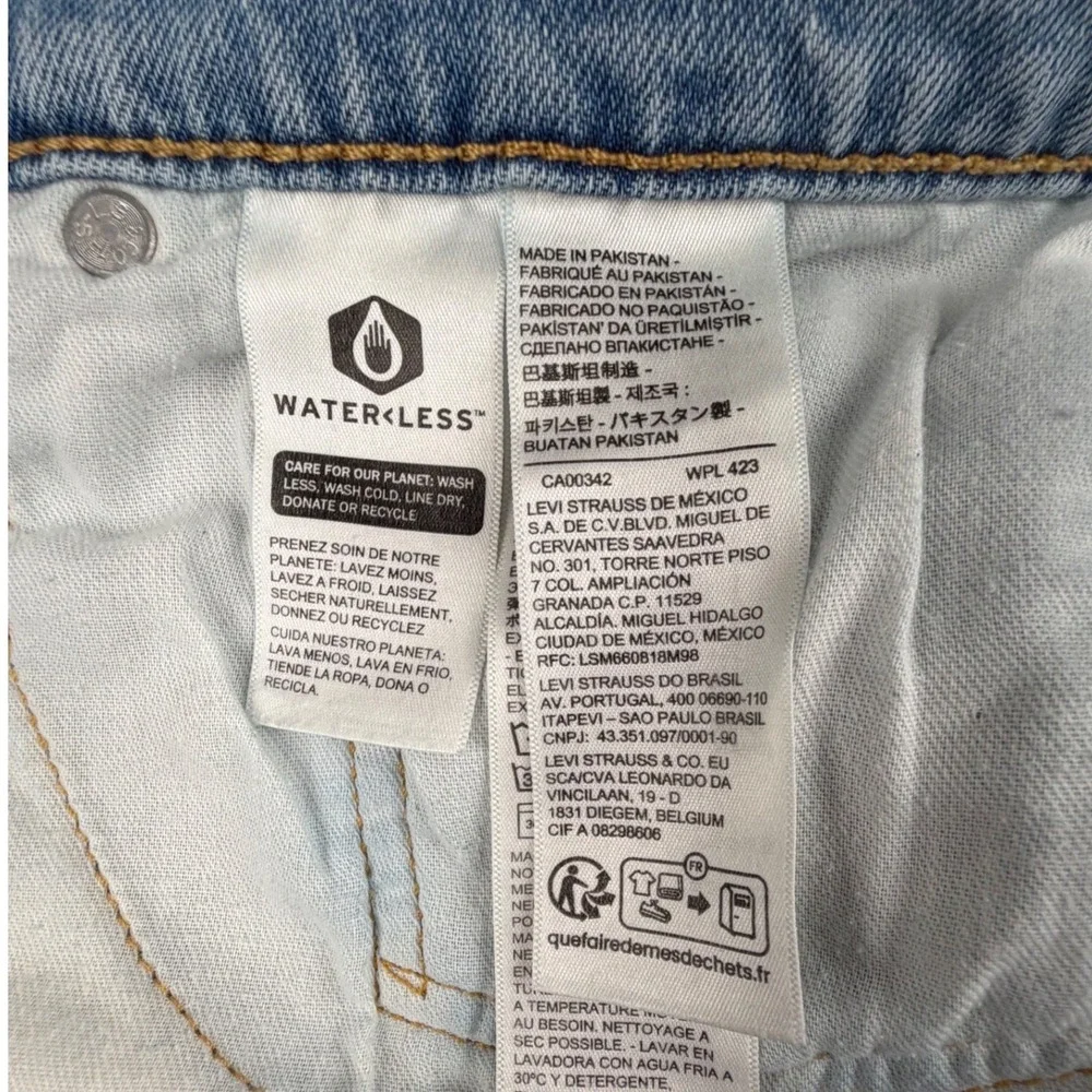 Levi Strauss 412 Slim Fit Denim Shorts Mens 42 Light Wash Blue 39387-0039